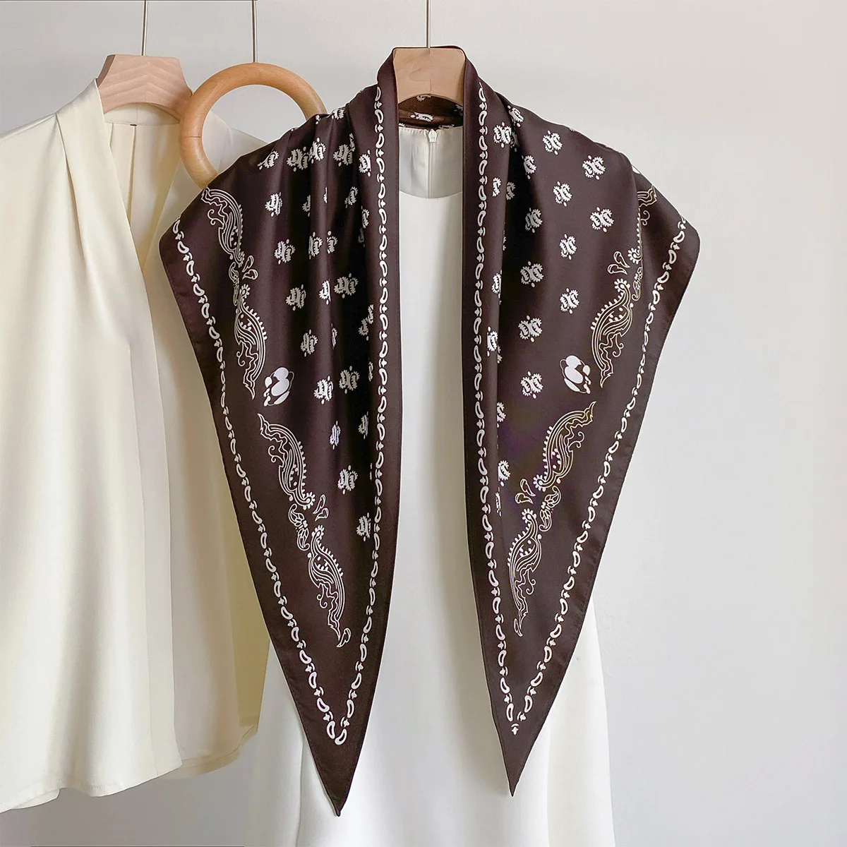 Paisley Print Triangle Bandana Ladies New Satin Silky Neck Scarf Versatile Waist Decor Vintage Pattern Daily Outfit Accessory