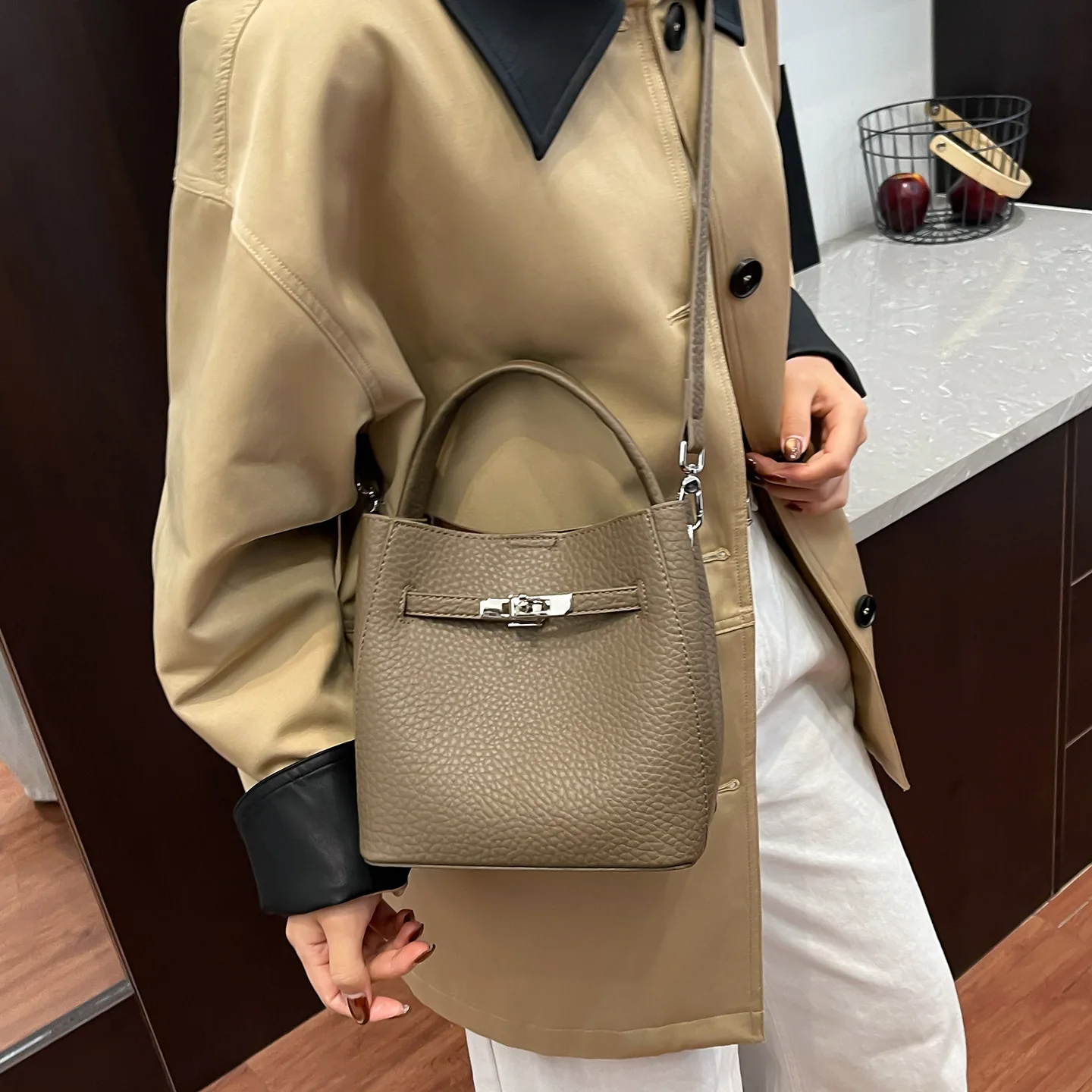 حقيبة دلو أنيقة لعام 2025، محفظة كتف عصرية للنساء، حقيبة كروس متعددة الاستخدامات، حقيبة بسيطة من النهار إلى الليل، حبال مزخرفة #4