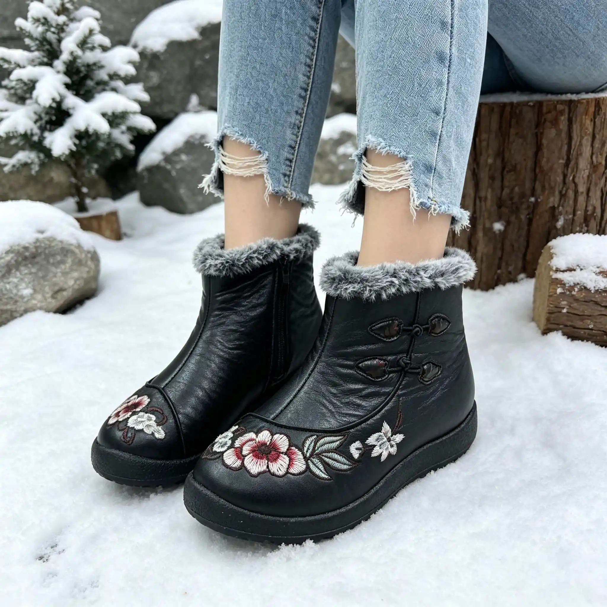 Winterstiefel für Damen mit ethnischer Blumenstickerei, Kunstleder mit gepolstertem Futter, warm und bequem, lässiger Stil, Schneestiefel. – Detail 12