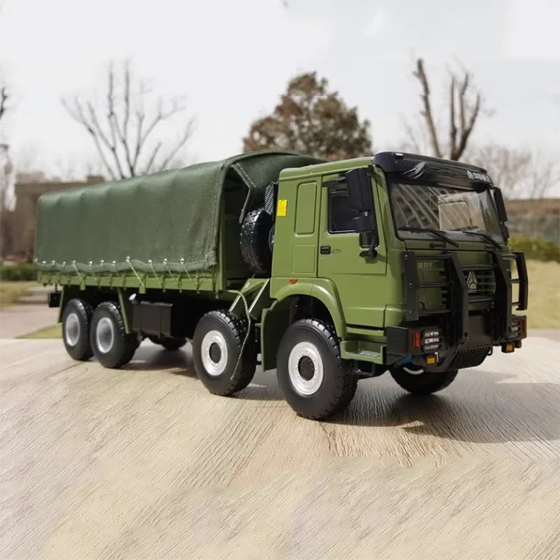 Diecast 1:24 Scale China National Heavy Duty Truck HOWO 8 * 8 Military Off Road Vehicle Alloy Truck Model Collection Gift Toys