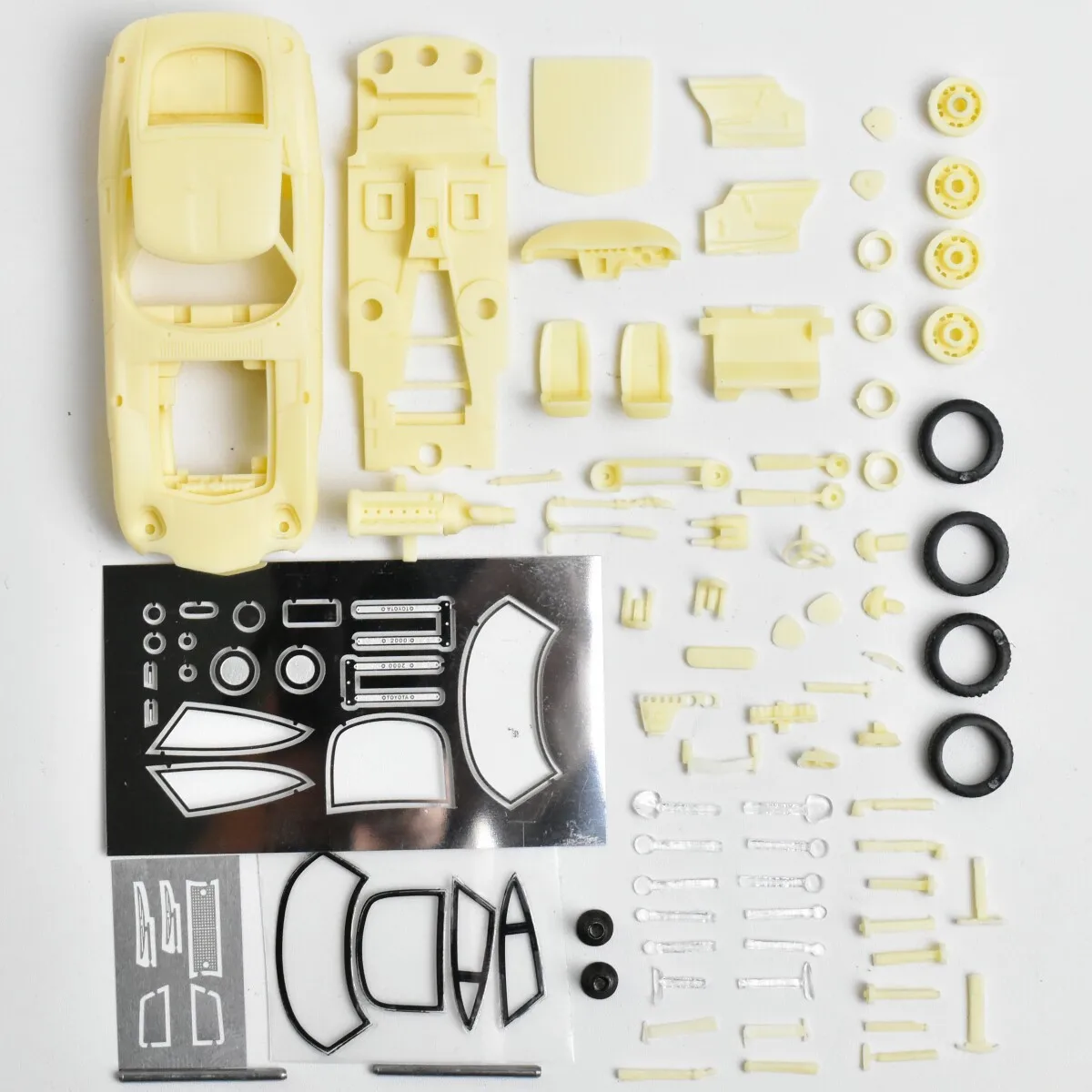 

Сборная модель автомобиля Build Drive 1:64 2000GT, ручная работа, из смолы, литая под давлением