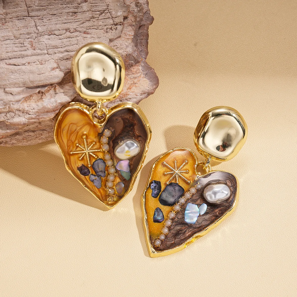 Europa und Amerika Vintage Asymmetrische Herz Baumeln Ohrringe Frauen High-end Imitation Perle Anhänger Ohrring Kreative Schmuck K1