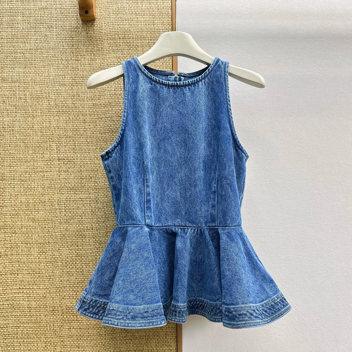 2026 New High Quality Women Sleeveless Halter Top Back Zipper Ruffle Hem Peplum Short Tank Tops lyt26709130
