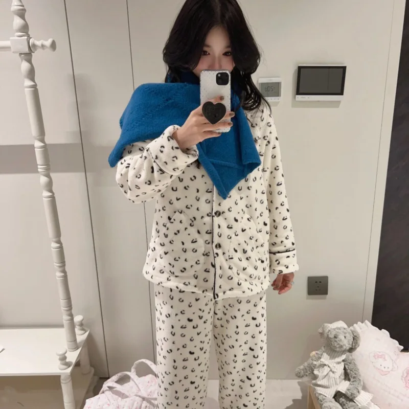 2026 Autumn Winter White Leopard Lamb Wool Pajamas Women Thick Warm Fashion High-End 2piece Set Double-Sided Fleece Nightgown