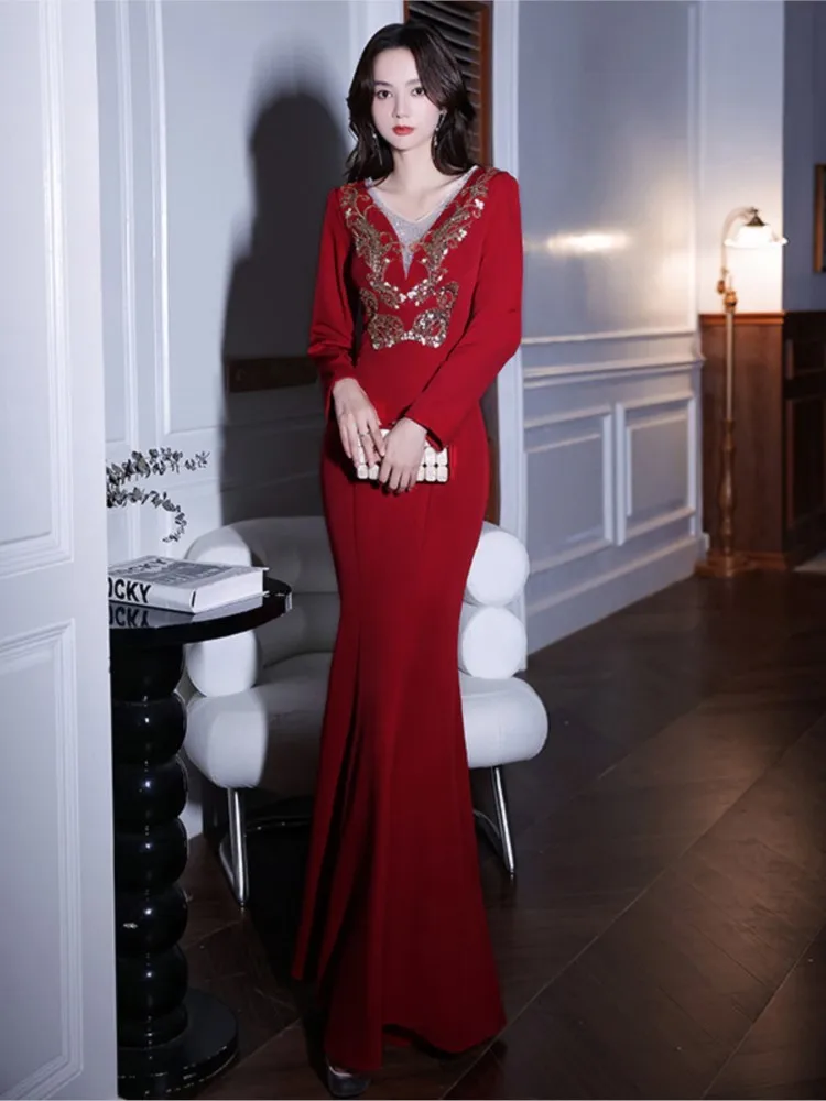 Wine red light luxury niche host banquet toasting haute couture dress