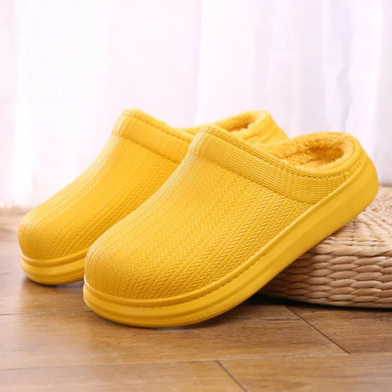 Zapatillas de piel de algodón impermeables para hombre y mujer, pantuflas cálidas e informales de felpa, a la moda, para el hogar, invierno, 2023