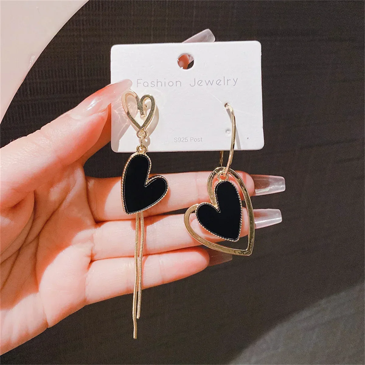 طقم أقراط نسائية غير متماثلة على شكل قلب مكون من قطعتين مجوهرات بإبرة فضية عصرية لهدايا مهرجان الحفلات