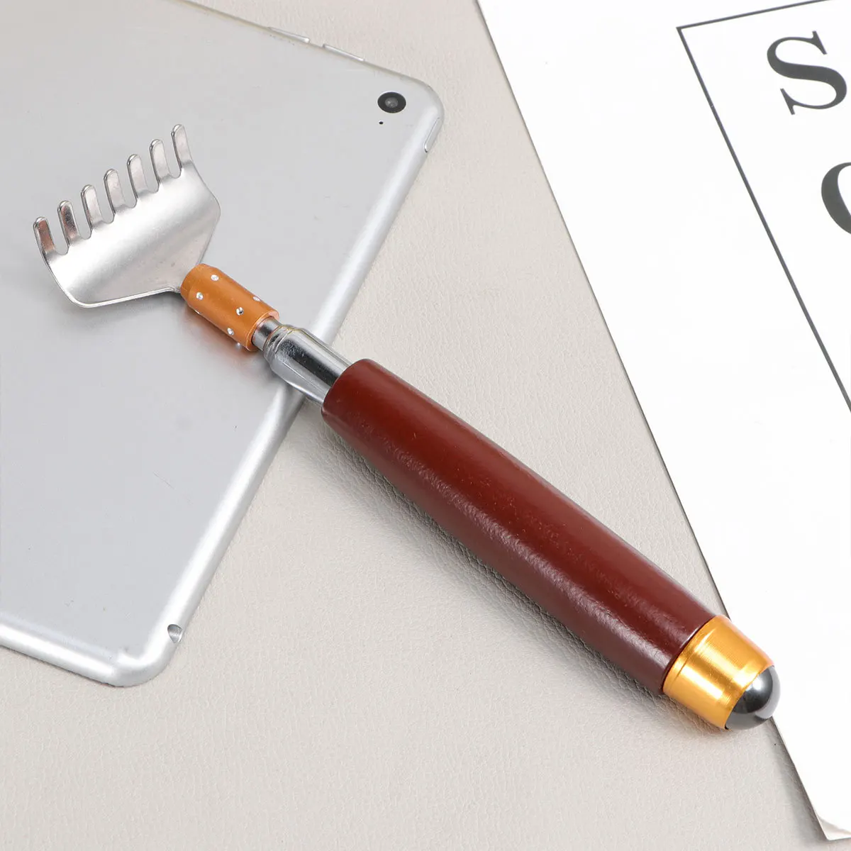 확장형 등 긁개 스테인리스 스틸 클로 마사지기 나무 손잡이 텔레스코픽 도구 휴대용