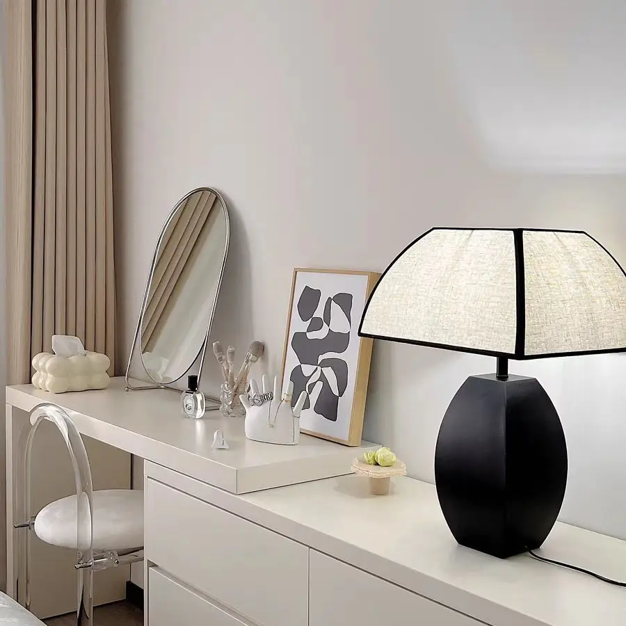 E27 Retro Fabric Square Cover Table Lamp Simple Study Bedroom Bedside Atmosphere Lamp Living Room Decorative Lamps