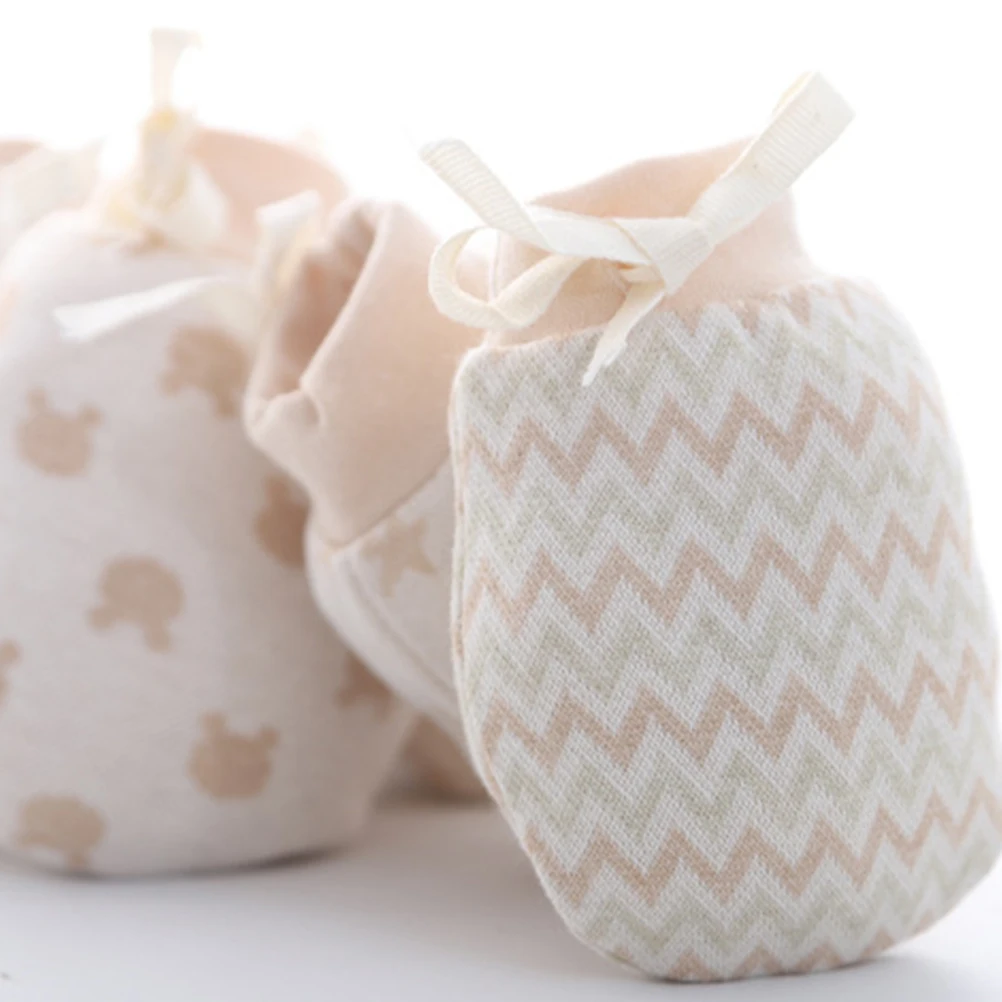 

4Pairs Infant Anti-Scratch Mittens Newborn Baby Gloves Warm Soft Cotton Protection for Delicate Skin Machine Washable Gentle