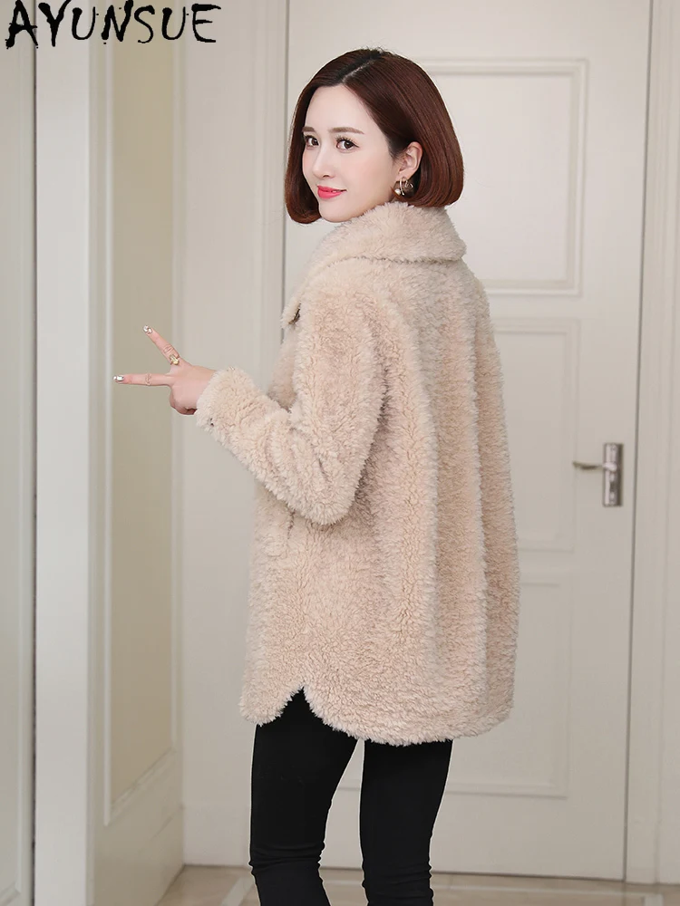 معطف صوف 100% من AYUNSUE للنساء 2025 جاكيت شيرلينغ من الأغنام الحقيقي ملابس شتوية للسيدات بقصة ضيقة من الفرو المركب قوة Жengarško