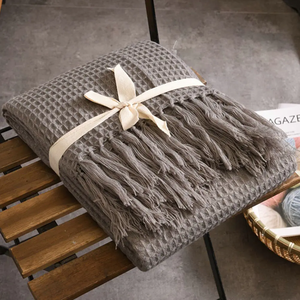Premium Knit Throw Blanket for Sofa Bed Home Decor Simple Grid Pattern Cozy Ac Protection Soft Warm Living Room Use