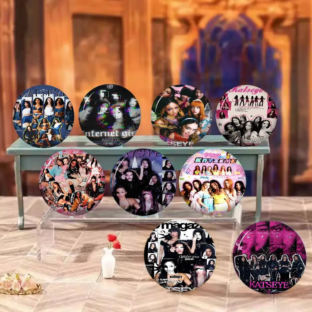 Новые-броши-k-katseye-К-Кейси-из-Кореи-мягкие-значки-пуговицы-с-забавным-мемом-gnarpy-на-скейтборде-Подарки-для-геймеров-и-коллекционеров