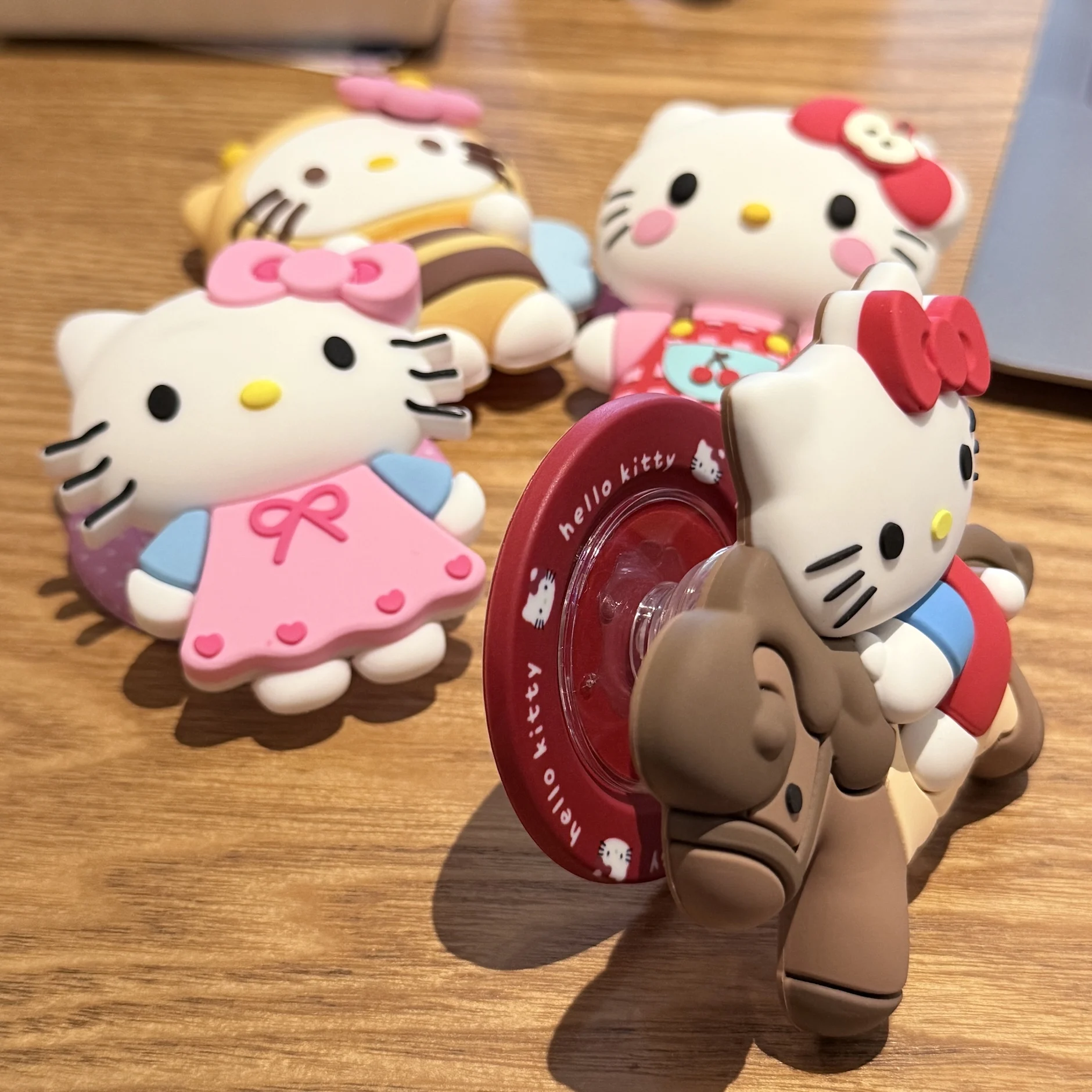 Cartoon Kawaii Stil Silikon Saugmagnet Handyhalter für Hello Kitty Praktisches praktisches bevorzugtes Geschenk Must-Haves