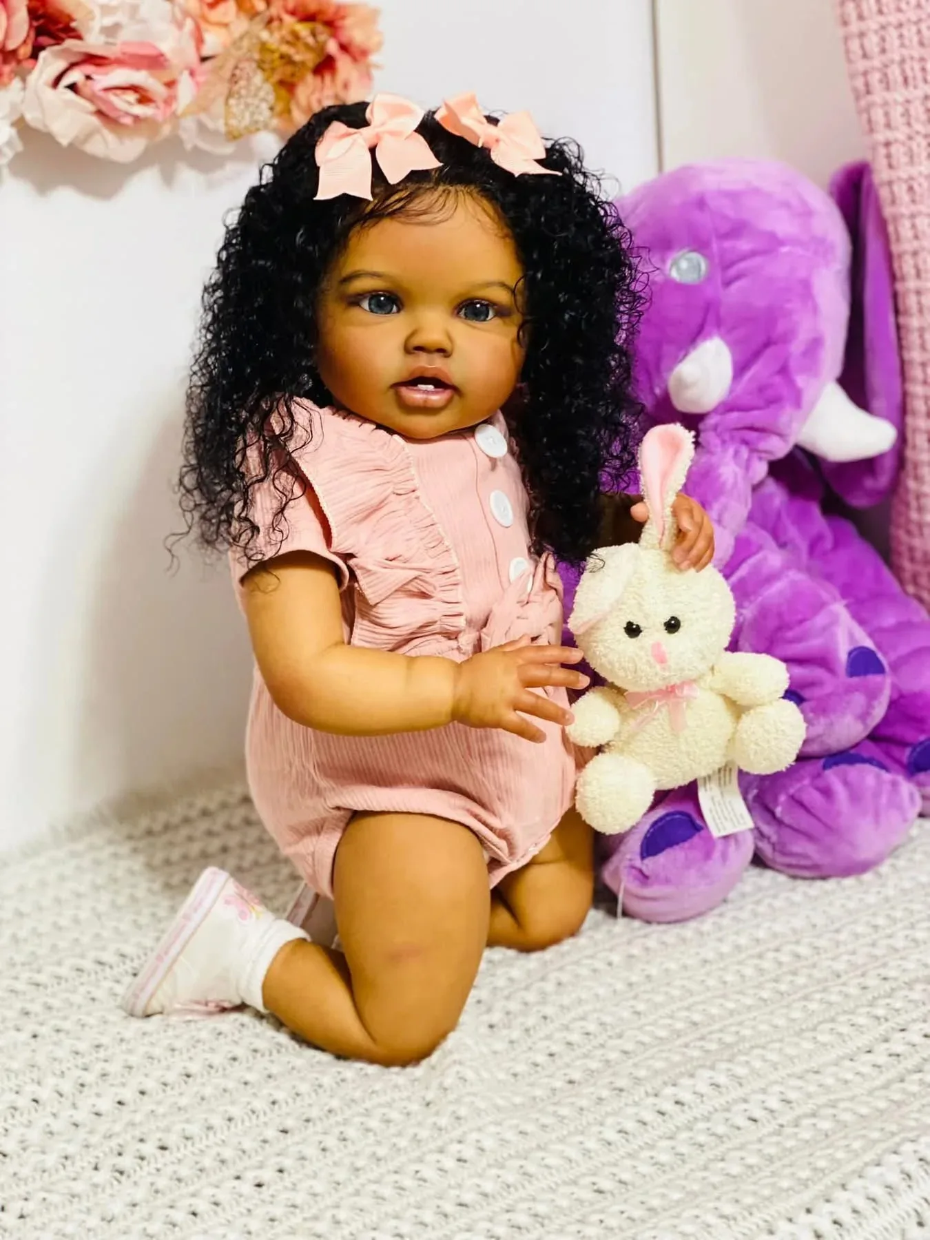 

24-дюймовая кукла Lottie Dark Skin, мягкое хлопковое тело, реалистичная кукла Reborn для малышей, многослойная картина принцессы для девочек с укорененными волосами