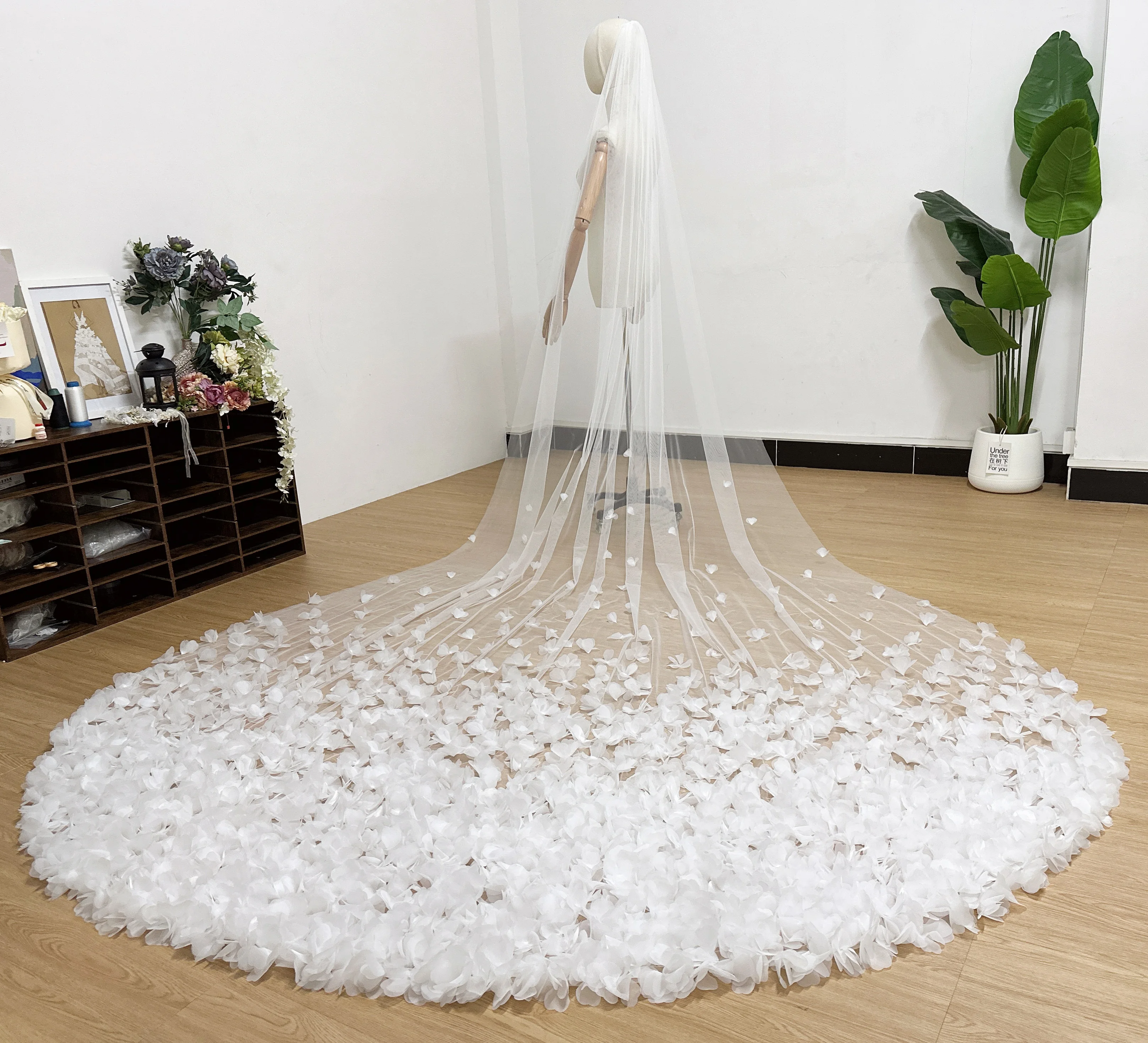 

Bridal veil main wedding veil headdress petal cathedral long trailing veil senior wedding white main veil accessories