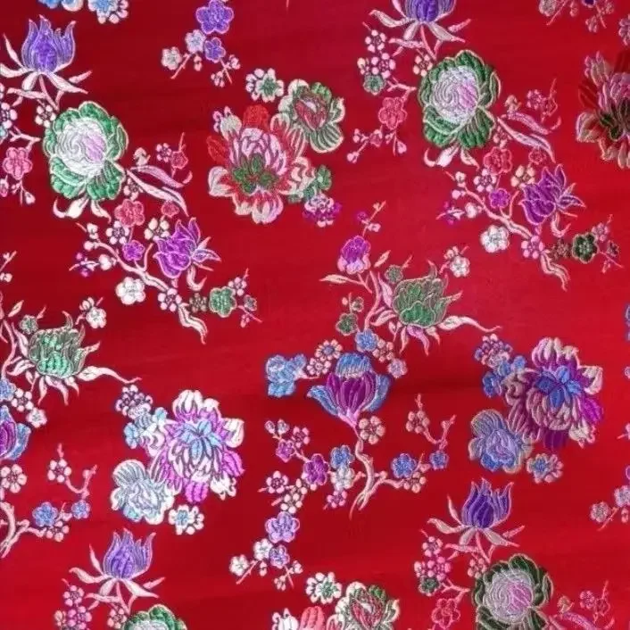 Tessuto Jacquard broccato con motivo floreale stampato per metro per Kimono Hanfu cucito semplice ricamo in tessuto di alta qualità liscio setoso