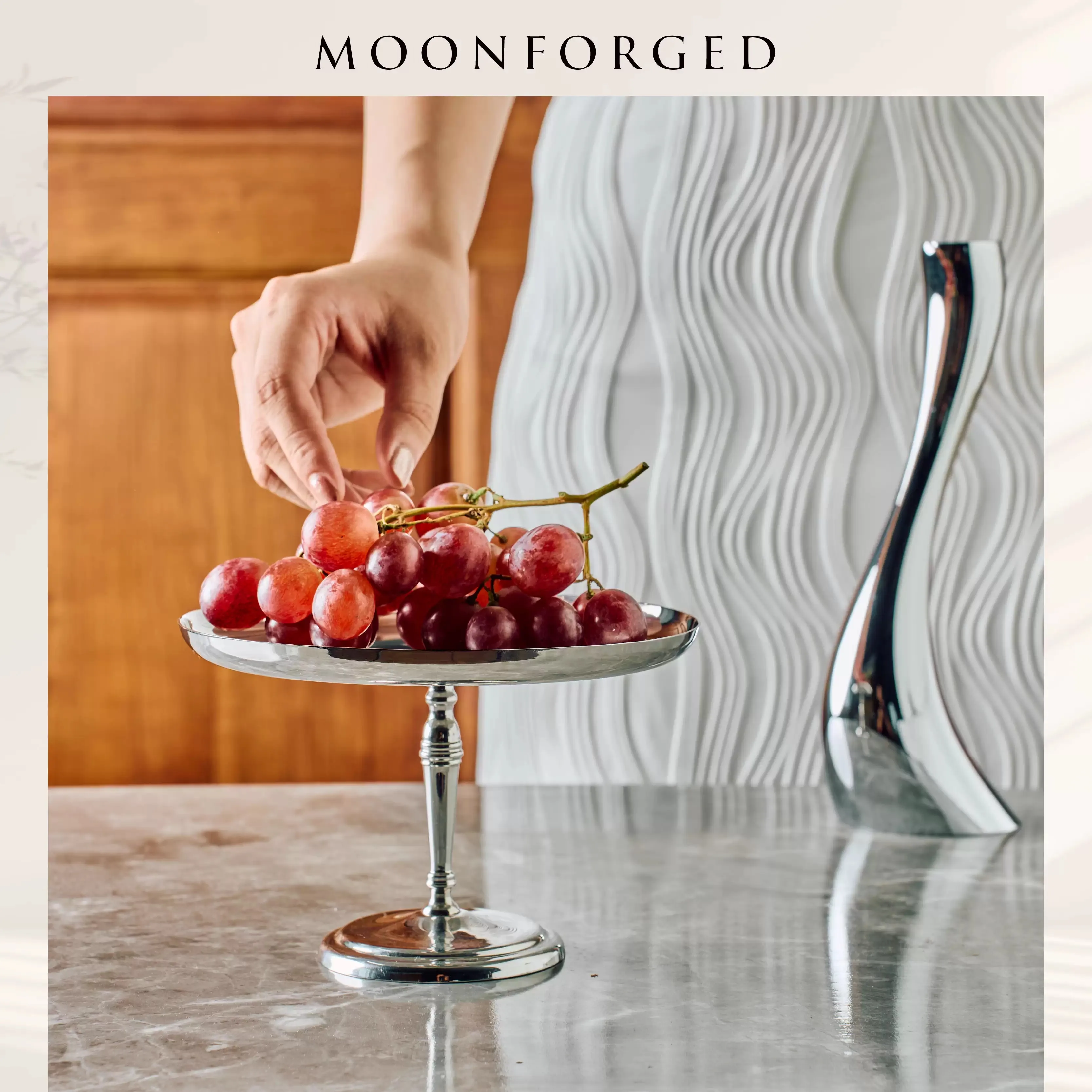 

European Style Modern Light luxury Home Use Stainless Steel Fruit Tray Advanced Design Snacks Nuts Tall Feet Plate Ornaments