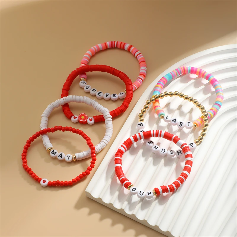 Set di braccialetti di perline di fiori di fragola rossa da 6 pezzi per le donne gioielli di bracciali elasticizzati con perline di argilla morbida