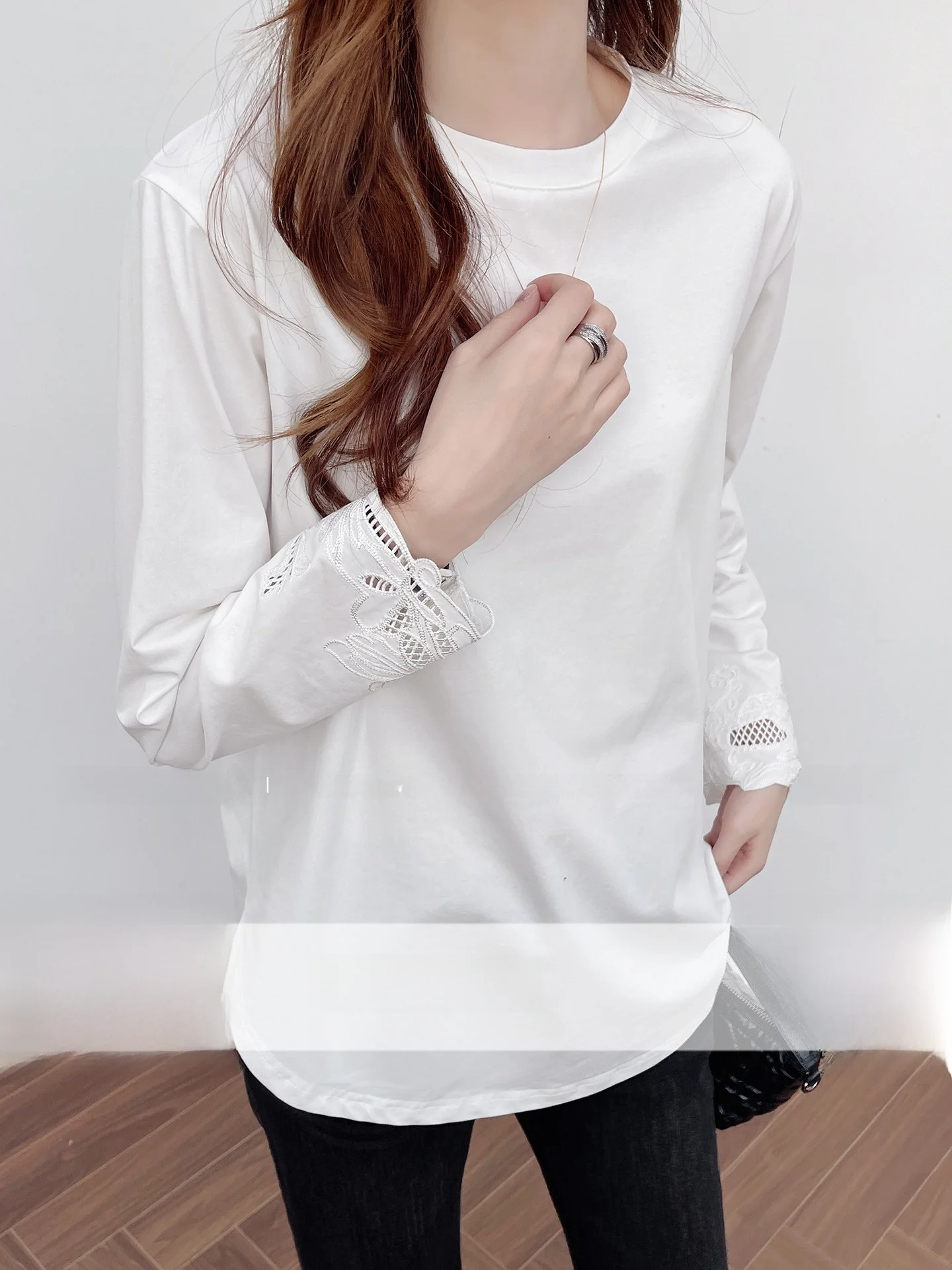 

Korean Faion Heavy Embroidery Lace Long Sve round Ne White T-irt Cotton Polyester Blend Spring New Sle Women's Top