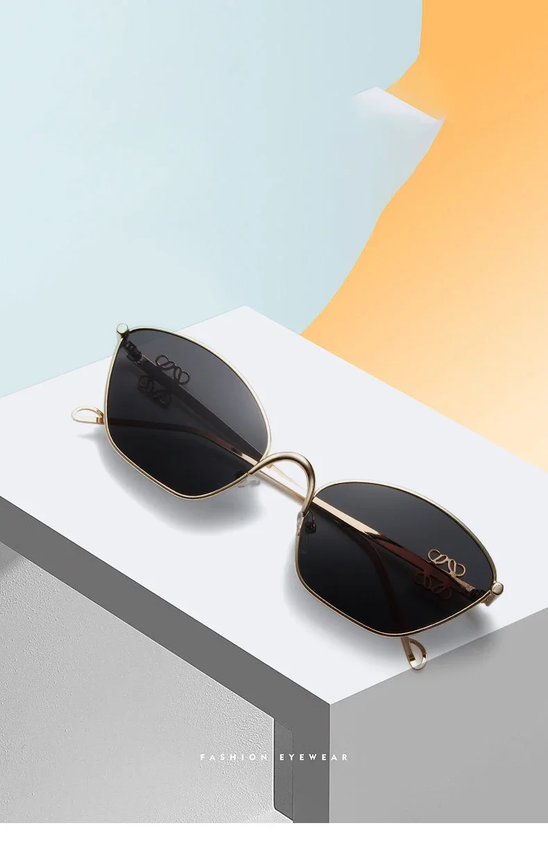 2025 Lunettes de soleil élégantes et premium pour femme pour la protection solaire - Monture en métal doré avec lentille dégradée