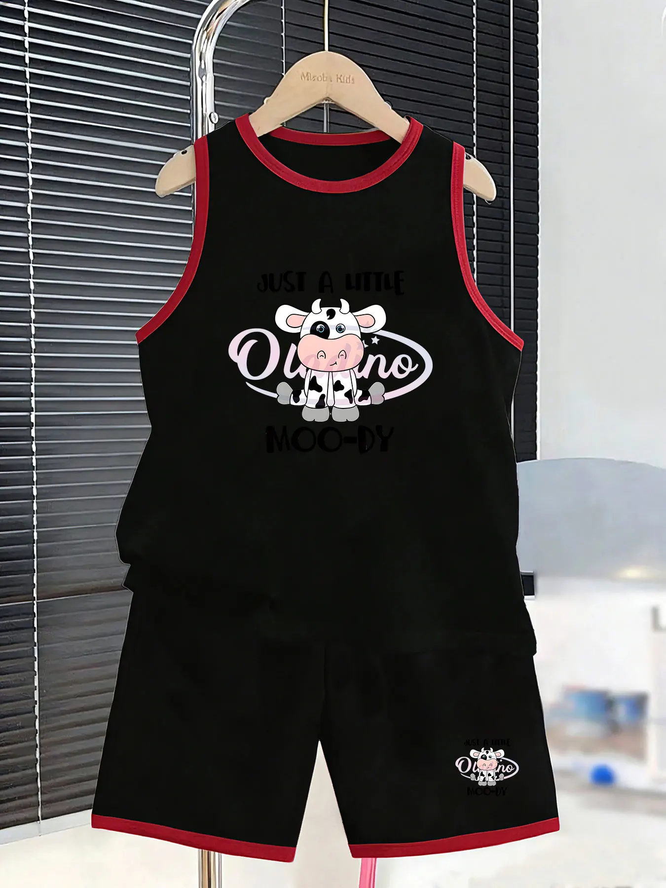 Boys' Fun Cow-Style Vest and Shorts Two-Piece Set, Creating a Vibrant Summer Outfit. Made of skin-friendly and breathable fabric