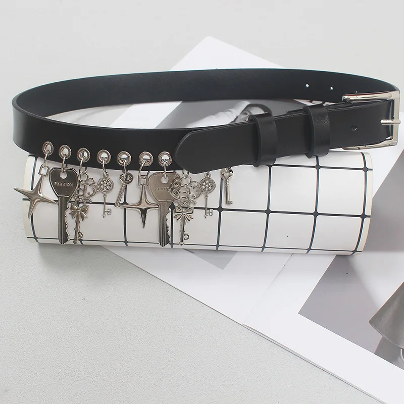 Original Design Black Leather Key Belt 2024 New niche design Punk chain embellished corset belt women\'s street dress accessories
