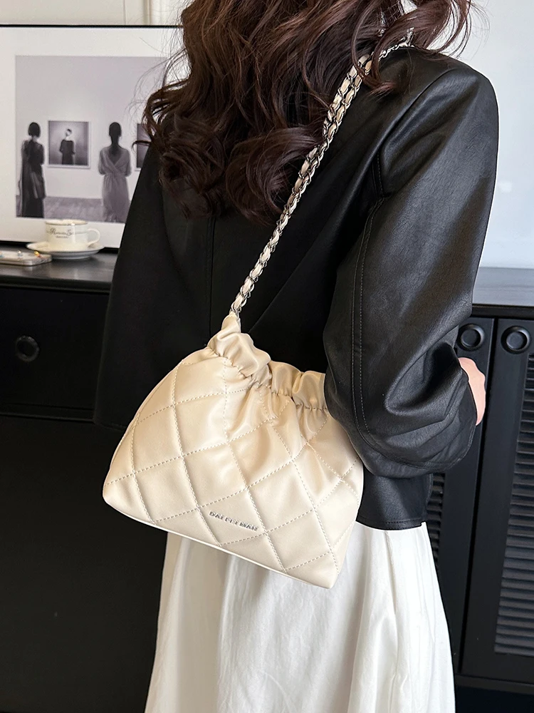 Fashion Women's Diamond Graid Chain Bucket Bag Niche Style All-Matched Shoulder Bags 2023 New Trend Summer Female Crossbody Pack