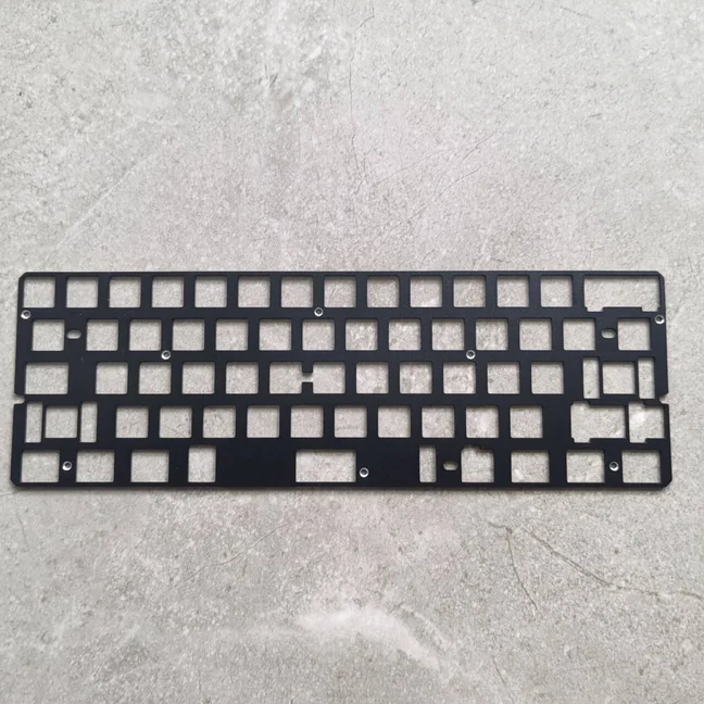 Płytka klawiatury 60HE Venom z efektem HALLA, magnetyczna, z materiałami PEI, BRASS, CF, PP (do montażu PCB, mocowana na śruby w stabilizatorach) — zdjęcie produktu 5