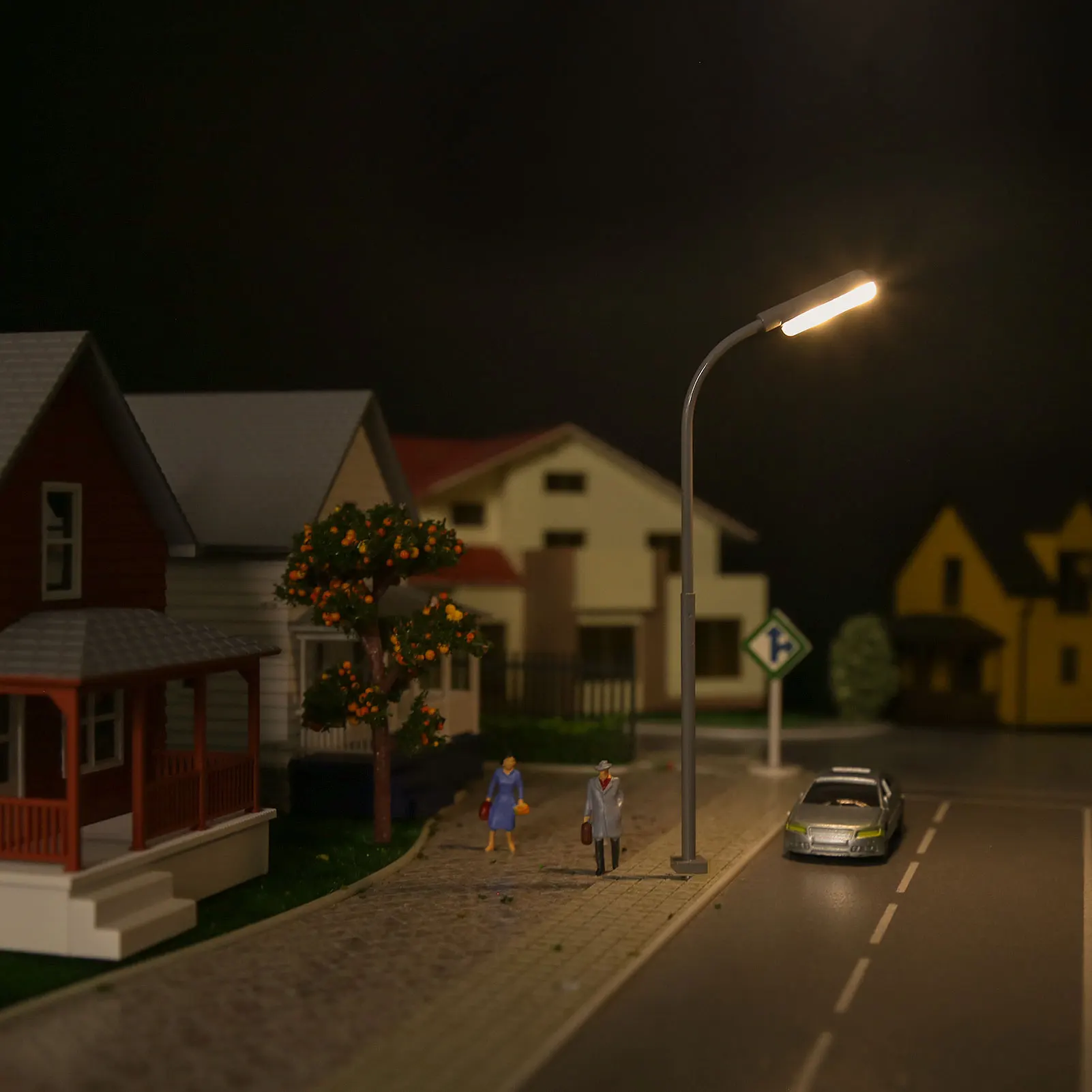 Evemodel 10pcs Model Trains HO Scale 1:87 Metal Metal Lamp Street Light Warm White LEDs LD03HOWMGr