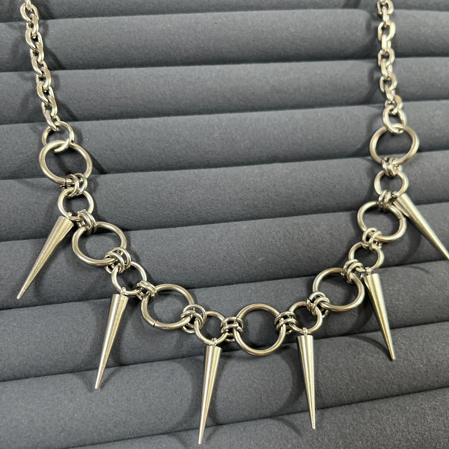 Punk Gothic Nieten-Halskette Vintage Choker Hip-Hop-Halskette für Party Geburtstag Männer Frauen Schmuck Geschenke