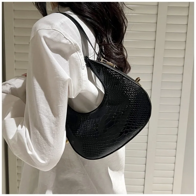 Fashion Crocodile Pattern Women\'s Shoulder Bag Bright Surface Leather Underarm Bag Exquisite Handbags Purses Crescent Saddle Bag