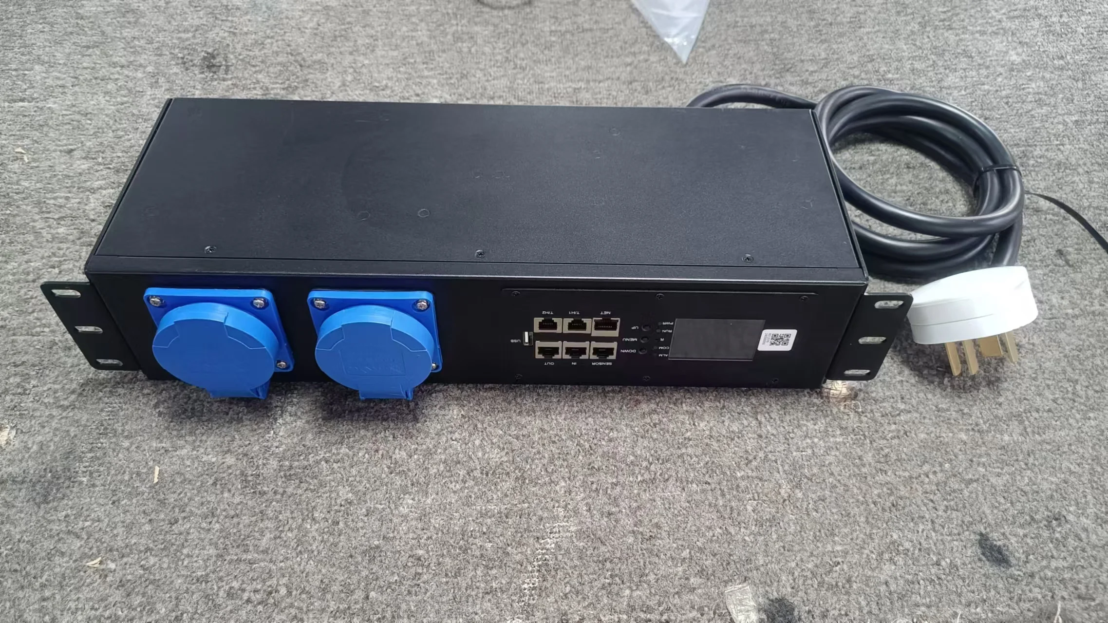 380V Input 380V Output Smart PDU (32A  for Each Outlet) Remote Control On/off for Each Outlet  Power Distribution Unit