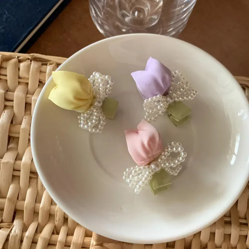 

Korean New Tulip Pearl Hairpin Female Mori High Sense Niche Bangs Side Headgear Hairpin Pair Clip
