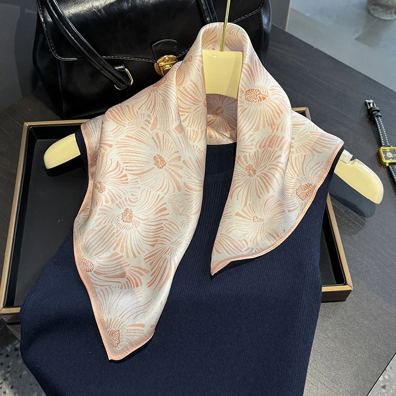 Рисунок 4 - Женский шелковый шарф