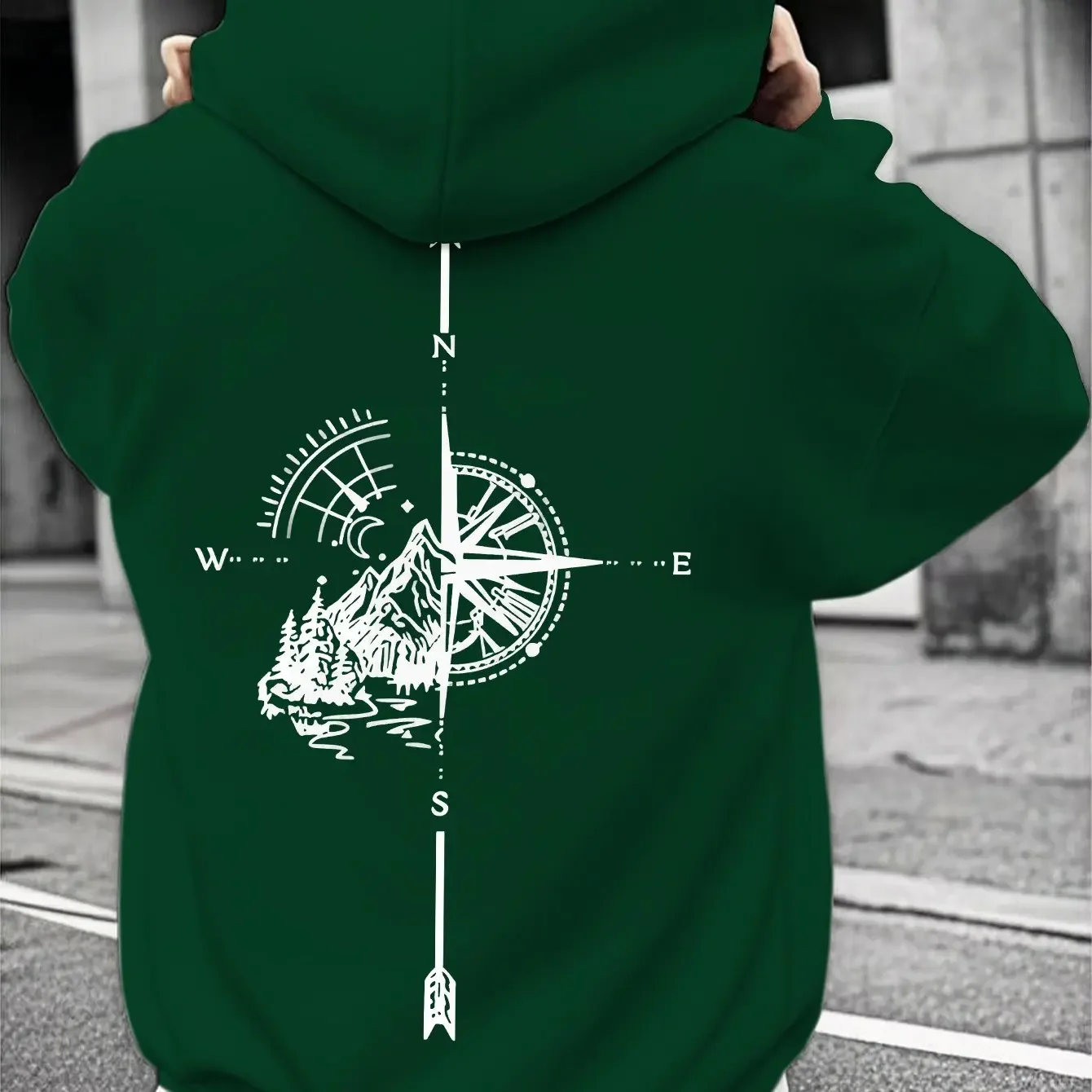 Retro Outdoor Compass Forest Print Men's Hooded Sweatshirt, Soft and Loose Street Style Casual Everyday Hoodie.