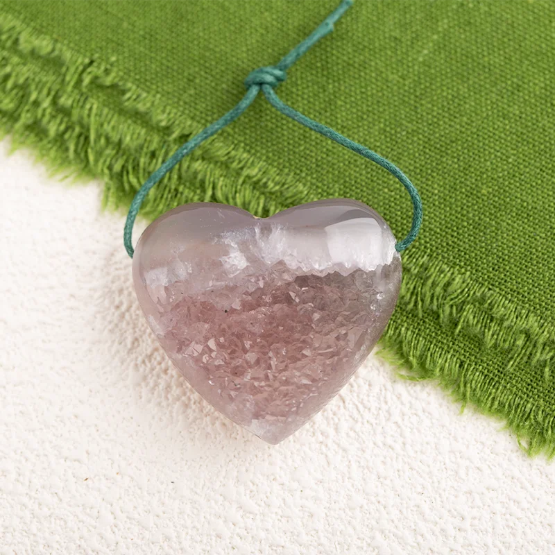 

Pink Agate With Crystals Heart shape Carving Pendant for Necklace Stone Fashion Handmade Natural Jewelry 38x41x17mm 39.1g
