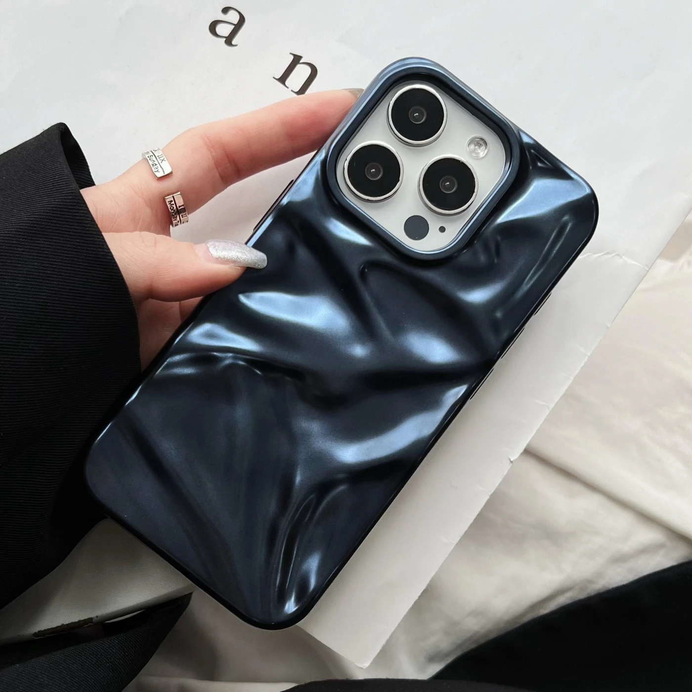 Weiche, matte 3D-Wellenmuster-Handyhülle für iPhone 16 17 ProMax 17 Air 15 14 Plus 13 12 Pro Max 11 mit kreativem Wasserwellen-Design