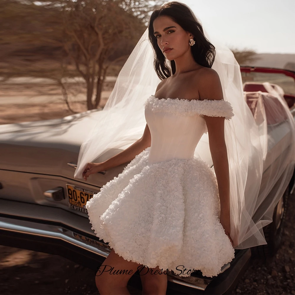 Customized Delicate Tulle Ball Gowns Elegant Strapless Sleeveless Wedding Dress Modern Mini Length Off the Shoulder Bridal Gowns