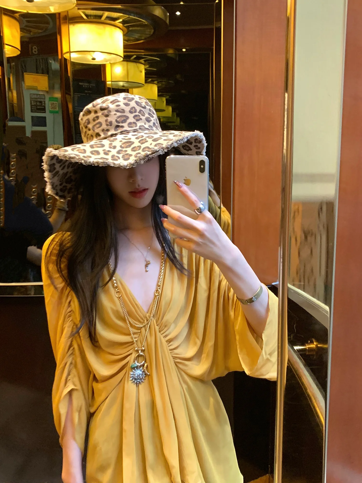 

Желтая женская свободная блузка Aisui с V-образным вырезом и длинными рукавами из полиэстера: комфортная, модная, незаменимая покупка