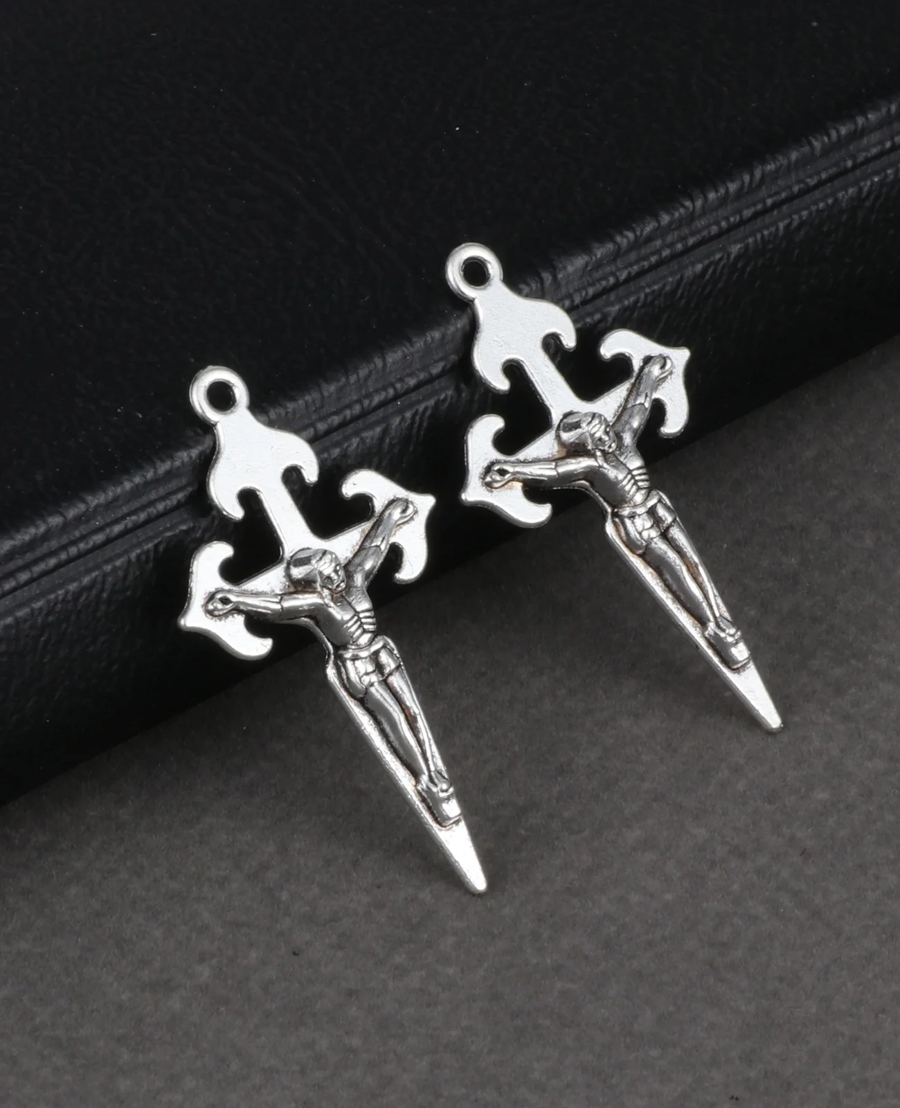 10Pcs Santiago Cross of Saint James Sword Crucifix Pendant Small Charms DIY Necklace Bracelet Parts Religious Keepsake Supplies