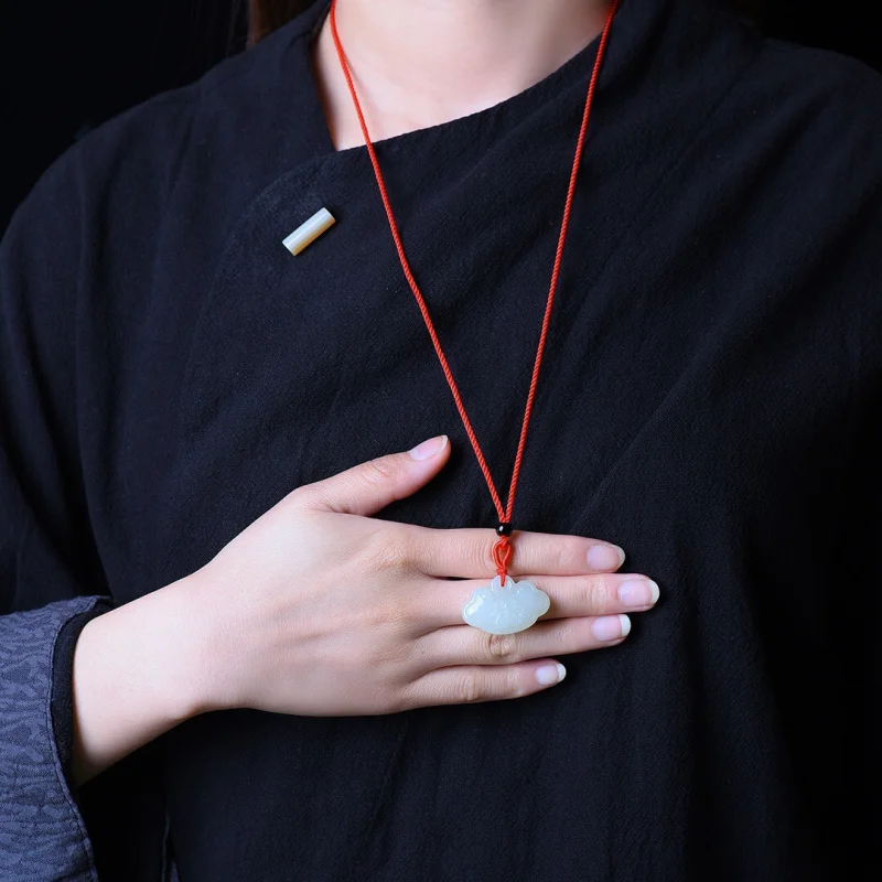 

Exquisite Hetian Jade Auspicious Lock Of Good Wishes Pendant