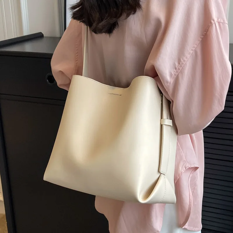 Leisure Commuter Large Capacity Tote Bag for Women\'s Autumn 2023 New Simple Versatile Bucket Handbags Fashion Shoulder Bags