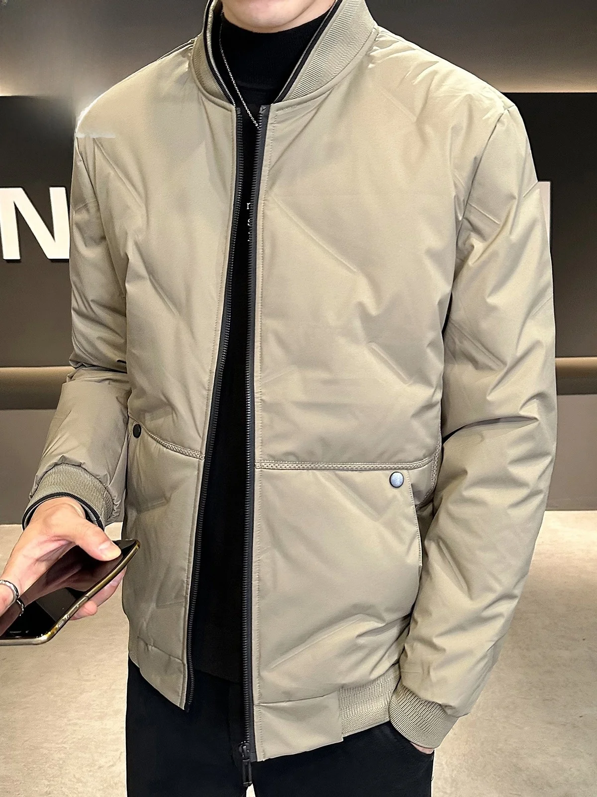 

Мужская приталенная стеганая куртка 2025 года, новая зимняя модель, простая, с воротником-бомбером, пуховик, верхняя одежда для молодежи