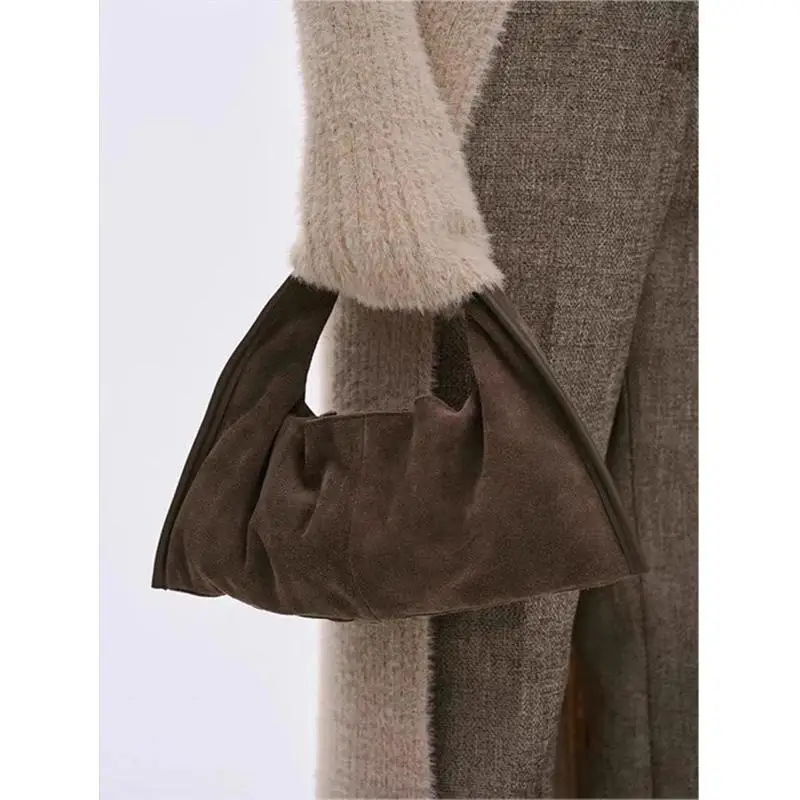 

Trendy Ladies Handbag 2024 New Spacious Soft Suede Crossbody Bag Briti Sle Magnetic Bule Closure Casual Dumpling ape