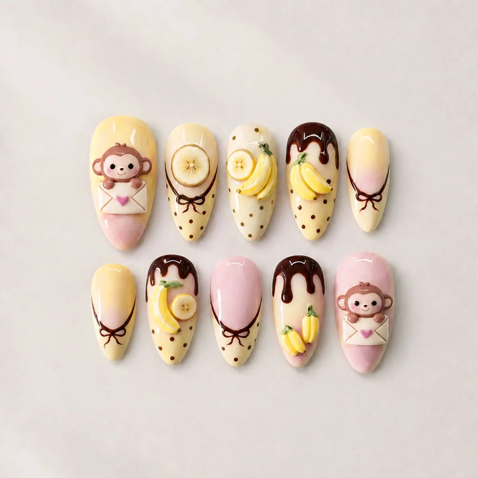 30 Stück Press-On-Nägel, niedliche 3D-Affen-Bananen-Kunstnägel, kurze Mandelform, Nude, Gelb, Pink, Nagelspitzen mit vollständiger Abdeckung für Frauen und Mädchen – Detail 2