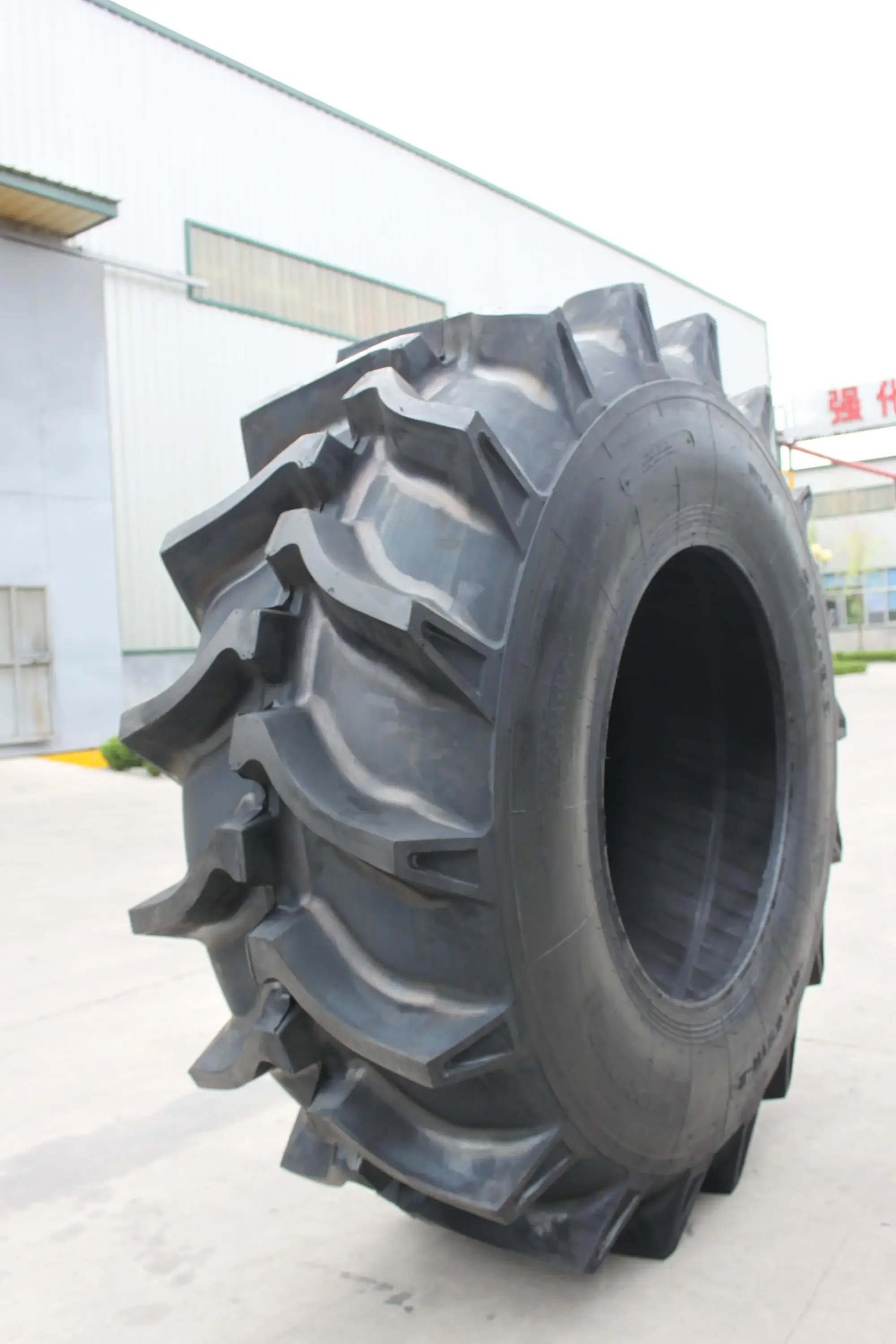 Agriculture Tractor Tyres R2 Pattern 12.4-24 12.4-28 18.4-30 18.4-34 18.4-38