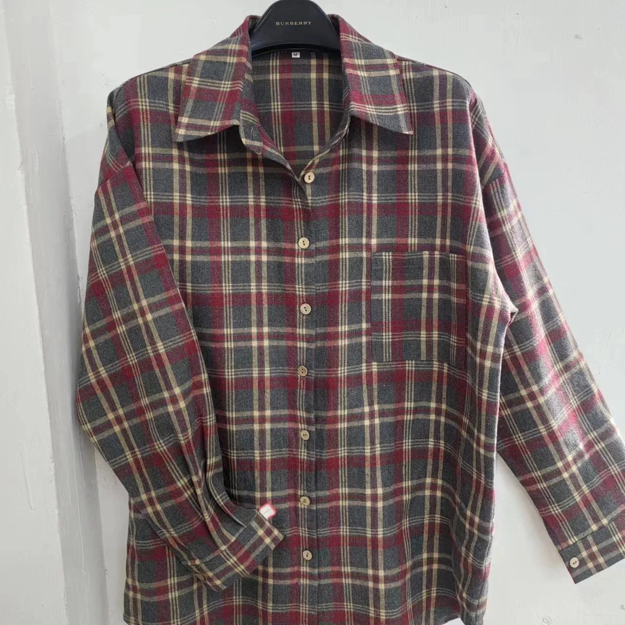 2025 Camicetta da donna scozzese ampia alla moda Camicie e camicette a maniche lunghe con risvolto elegante Top con lacci tascabile vintage femminile