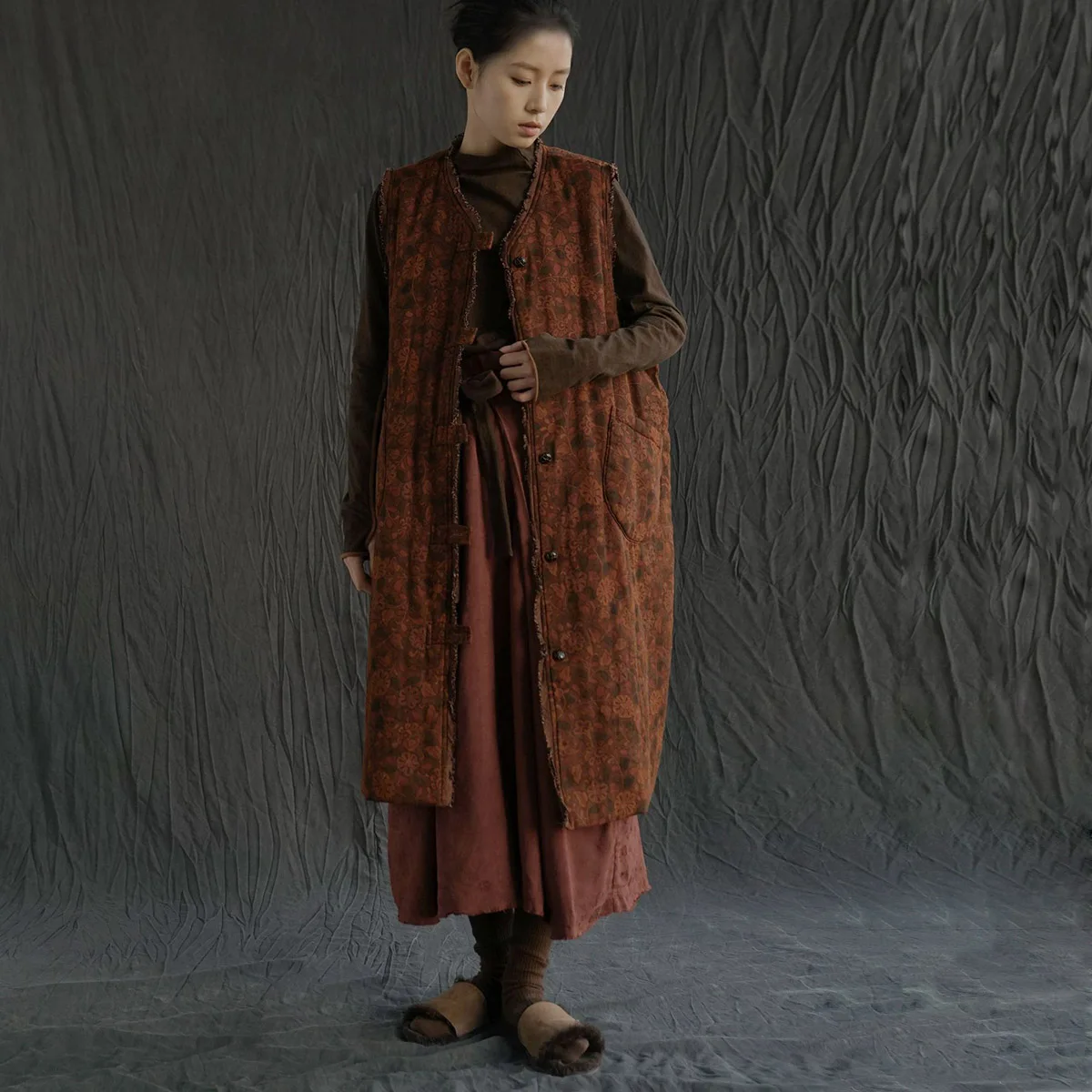 

Женская хлопковая открытая куртка без рукавов с потертыми краями, тонкий стеганый длинный жилет, зимнее свободное кимоно с принтом, майка на пуговицах, верхняя одежда