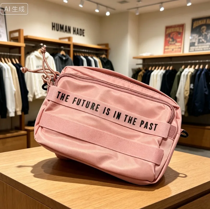 sac-bandouliere-human-made-avec-logo-en-forme-de-cœur-colore-style-militaire-et-decontracte